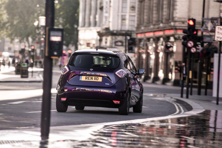  Renault Zoe Z.E. 40 R110 2018 года  (UK) (фото 10 из 32)